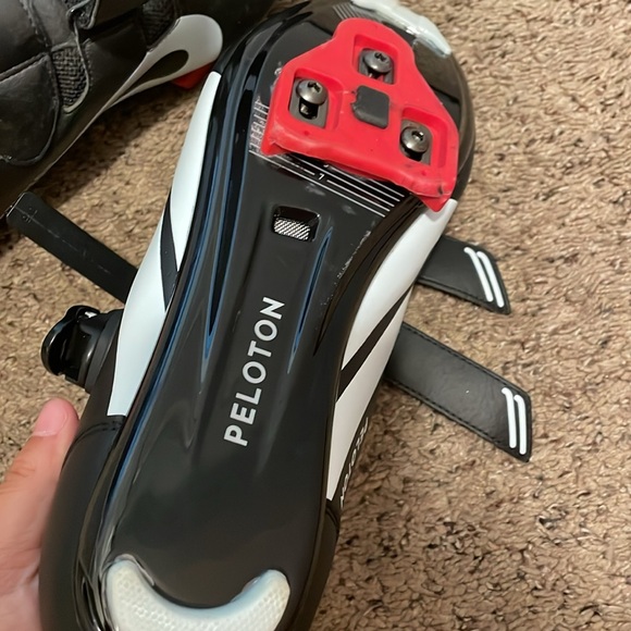 Peloton Cycling Shoes - Picture 2 of 3